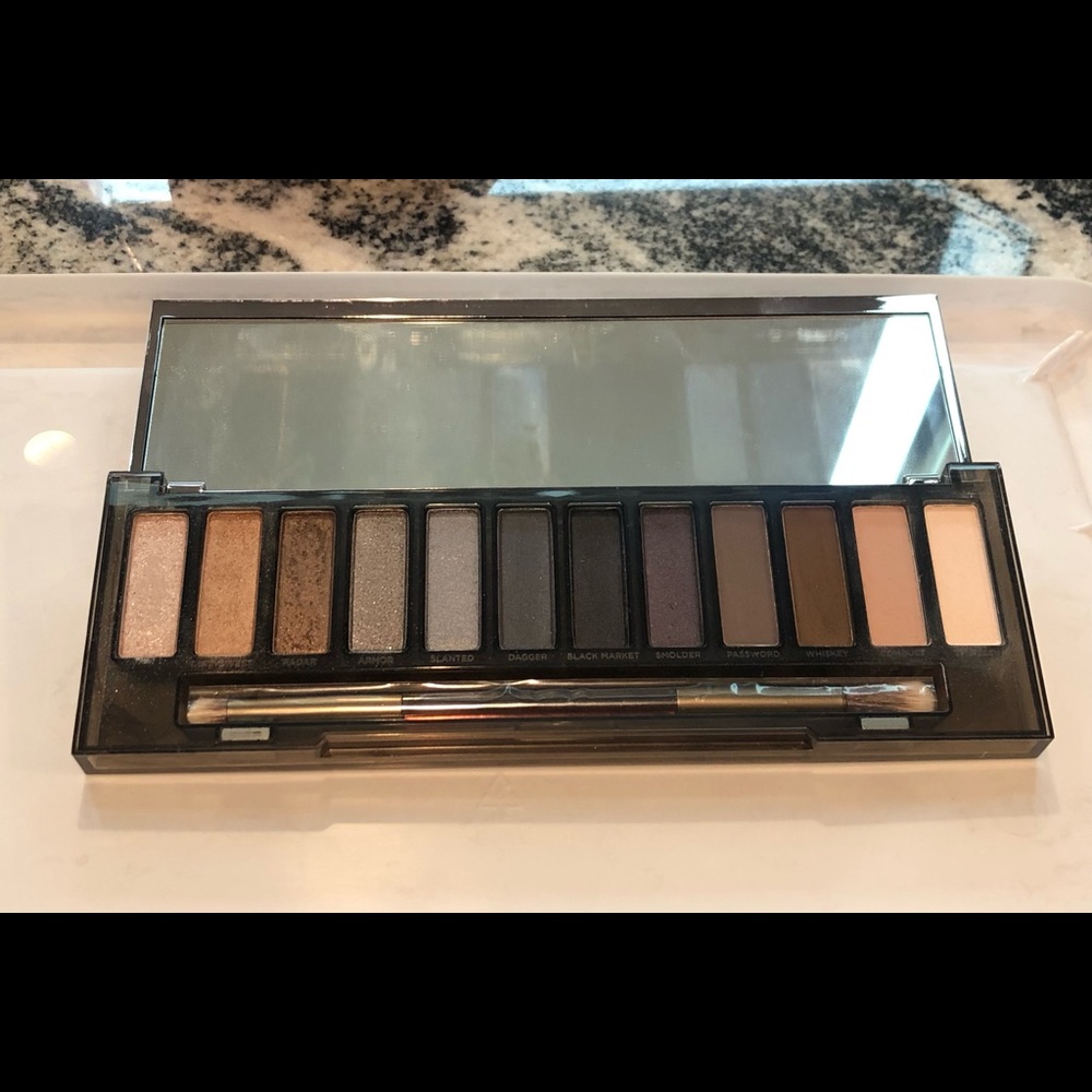 Urban Decay Naked Smoky Eyeshadow Palette